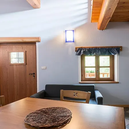 Civico 8 * مارمورا